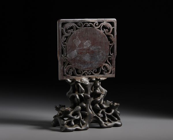 Arte Cinese : Piccolo e grazioso separ� da scrittoio in legno scolpito.Cina, XX secolo.  - Asta Asta 470 | ARTE ORIENTALE Online - Associazione Nazionale - Case d'Asta italiane