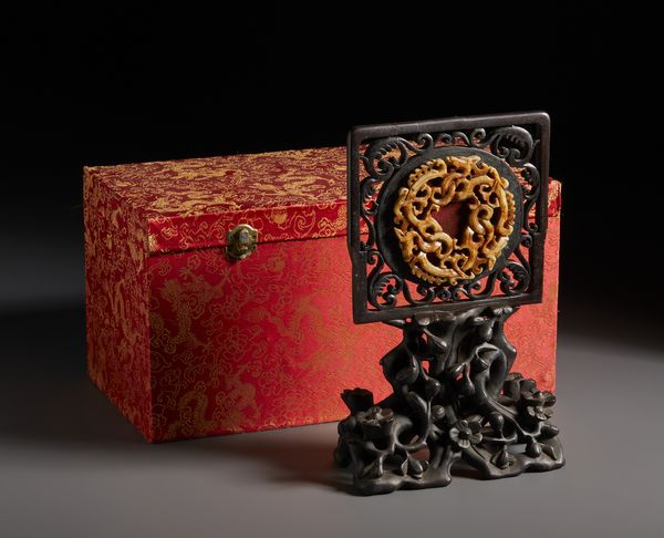 Arte Cinese : Piccolo e grazioso separ� da scrittoio in legno scolpito.Cina, XX secolo.  - Asta Asta 470 | ARTE ORIENTALE Online - Associazione Nazionale - Case d'Asta italiane