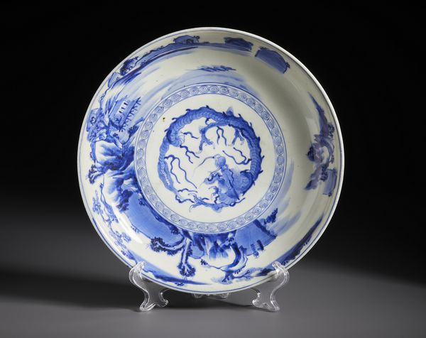 ARTE GIAPPONESE : Piatto in porcellana bianca e blu dipinto.Giappone, periodo Edo met� XIX sec.  - Asta Asta 470 | ARTE ORIENTALE Online - Associazione Nazionale - Case d'Asta italiane