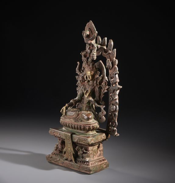 Arte Himalayana : Fusione in bronzo raffigurante la divinit� Tara. Seduta su di un fiore di loto � contornata da ricco baldacchino finemente lavorato.Nepal XX sec  - Asta Asta 470 | ARTE ORIENTALE Online - Associazione Nazionale - Case d'Asta italiane