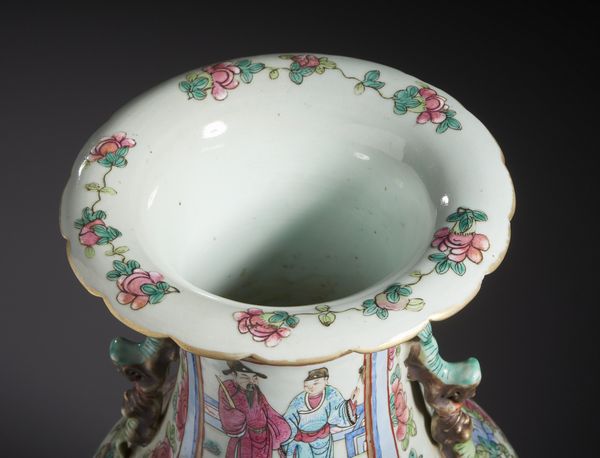 Arte Cinese : Vaso in porcellana abilmente smaltato nei colori della famiglia rosa, stile �Canton�. Cina Dinastia Qing , XIX sec.  - Asta Asta 470 | ARTE ORIENTALE Online - Associazione Nazionale - Case d'Asta italiane