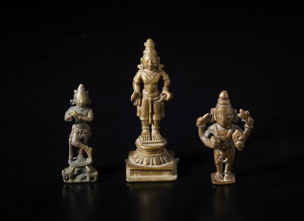 Arte Indiana : Tre figure devozionali in bronzo raffiguranti deit� della mitologia Ind�.Sud India, XIX sec.  - Asta Asta 470 | ARTE ORIENTALE Online - Associazione Nazionale - Case d'Asta italiane