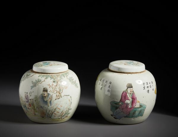 Arte Cinese : Due ginger jar in porcellana decorati a smalti policromi con saggi in un giardino e motivi calligrafici.Cina, XX sec.  - Asta Asta 470 | ARTE ORIENTALE Online - Associazione Nazionale - Case d'Asta italiane