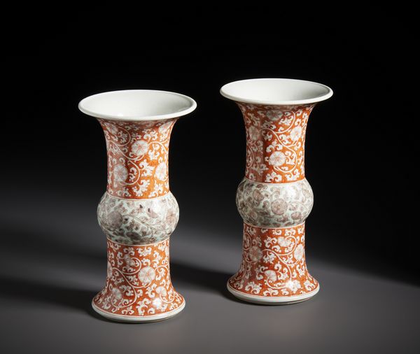 Arte Cinese : Coppia di vasi in porcellana di forma �GU�. Cina, XIX/XX sec.  - Asta Asta 470 | ARTE ORIENTALE Online - Associazione Nazionale - Case d'Asta italiane