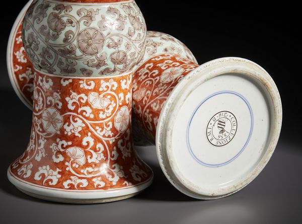 Arte Cinese : Coppia di vasi in porcellana di forma �GU�. Cina, XIX/XX sec.  - Asta Asta 470 | ARTE ORIENTALE Online - Associazione Nazionale - Case d'Asta italiane