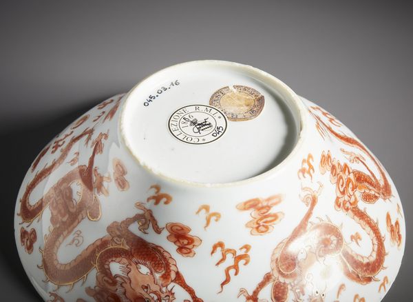 Arte Cinese : Bella ciotola in porcellana della forma ondulata  �ogee�.Cina, Dinastia Qing periodo Kangxi.  - Asta Asta 470 | ARTE ORIENTALE Online - Associazione Nazionale - Case d'Asta italiane