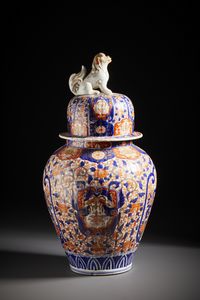 ARTE GIAPPONESE - Potiche in porcellana Imari. Giappone periodo Meiji.