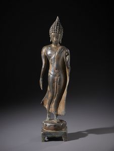 Arte Sud-Est Asiatico : Figura in bronzo raffigurante il famoso �walking Buddha� nello stile Sukothay. Tailandia XX sec  - Asta Asta 470 | ARTE ORIENTALE Online - Associazione Nazionale - Case d'Asta italiane