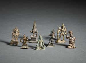 Arte Indiana - Gruppo di 7 bronzi tribali raffiguranti divint� e guerrieri India, XIX secolo