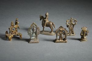 Arte Indiana : Gruppo di sei bronzi devozionali raffiguranti varie divinit� India, XVIII - XIX secolo  - Asta Asta 470 | ARTE ORIENTALE Online - Associazione Nazionale - Case d'Asta italiane