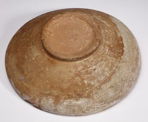 . : Ciotola in terracotta incisa con sole centraleMedioriente o Cipro, forse periodo bizantino  - Asta Asta 470 | ARTE ORIENTALE Online - Associazione Nazionale - Case d'Asta italiane
