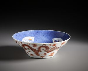 Arte Cinese - Bella ciotola in porcellana della forma ondulata  �ogee�.Cina, Dinastia Qing periodo Kangxi.