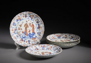 Arte Cinese - Gruppo di cinque piatti in porcellana decorati con motivi Imari.Cina, Dinastia Qing - prima met� XVIII sec.