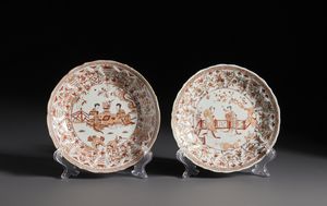 Arte Cinese : Gruppo di cinque piatti in porcellana decoro �milk and blood� in rosso ferro lumeggiato in oro. Cina, Dinastia Qing periodo Kangxi.  - Asta Asta 470 | ARTE ORIENTALE Online - Associazione Nazionale - Case d'Asta italiane