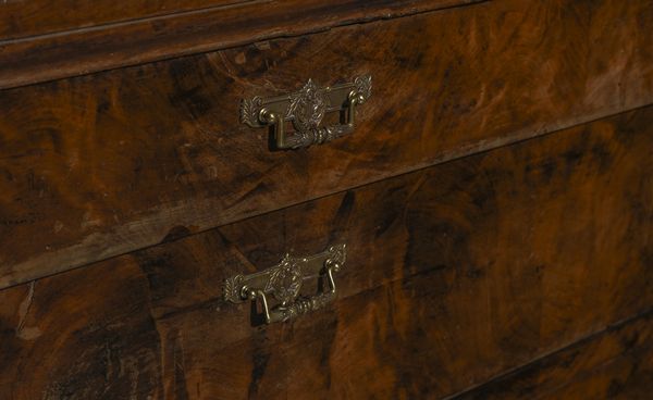 MANIFATTURA DEL XIX SECOLO : Coppia di cassettoni in stile Impero lastronati in mogano, piano rettangolare, fronte a tre cassetti con colonne sui montanti, piedi a dado  - Asta Asta 469 | ARTE ANTICA E DEL XIX SECOLO Online - Associazione Nazionale - Case d'Asta italiane