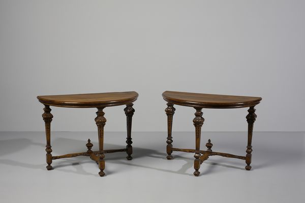 MANIFATTURA DEL XIX SECOLO : Coppia di consolle a mezzaluna con piano lastronato e gambe intagliate in foggia di colonne riunite da traverse  - Asta Asta 469 | ARTE ANTICA E DEL XIX SECOLO Online - Associazione Nazionale - Case d'Asta italiane