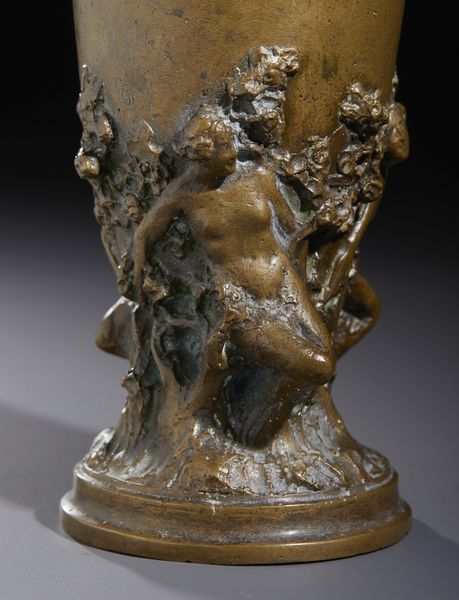 MANIFATTURA DEGLI INIZI DEL XX SECOLO : Piccolo vaso triansato in bronzo decorato a rilievo con figure paniche in una selva  - Asta Asta 469 | ARTE ANTICA E DEL XIX SECOLO Online - Associazione Nazionale - Case d'Asta italiane