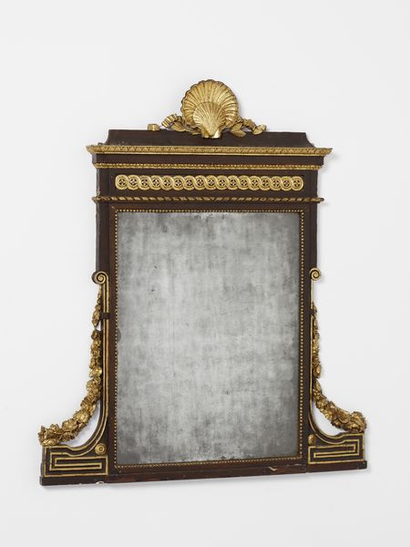 MANIFATTURA DEL XIX SECOLO : Caminiera in legno intagliato, dipinto e parzialmente dorato, decori laterali in forma di ghirlande di fiori, cimasa sormontata da conchiglia  - Asta Asta 469 | ARTE ANTICA E DEL XIX SECOLO Online - Associazione Nazionale - Case d'Asta italiane