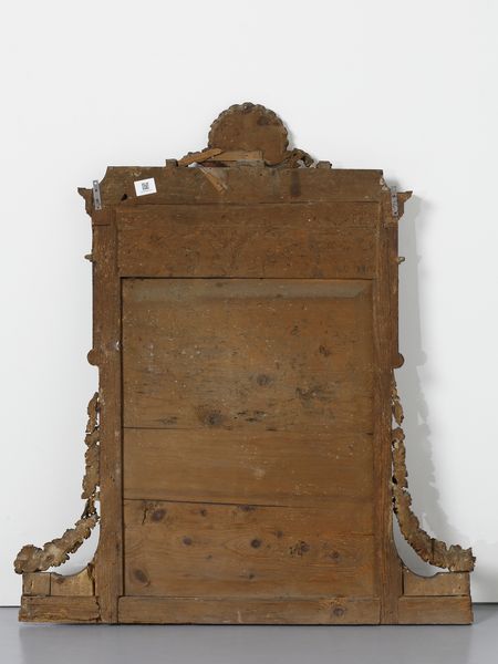 MANIFATTURA DEL XIX SECOLO : Caminiera in legno intagliato, dipinto e parzialmente dorato, decori laterali in forma di ghirlande di fiori, cimasa sormontata da conchiglia  - Asta Asta 469 | ARTE ANTICA E DEL XIX SECOLO Online - Associazione Nazionale - Case d'Asta italiane