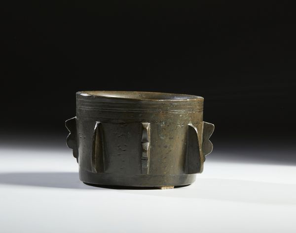 MANIFATTURA DEL XVIII SECOLO : Mortaio in bronzo con corpo decorato a costolature  - Asta Asta 469 | ARTE ANTICA E DEL XIX SECOLO Online - Associazione Nazionale - Case d'Asta italiane