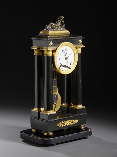 MANIFATTURA FRANCESE DEL XIX SECOLO : Orologio a pendolo in legno ebanizzato e bronzi dorati, quattro colonne a sorreggere il quadrante e la parte superiore, sormontata da figura di Arianna addormentata  - Asta Asta 469 | ARTE ANTICA E DEL XIX SECOLO Online - Associazione Nazionale - Case d'Asta italiane