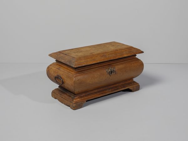 MANIFATTURA DEL XVII SECOLO : Piccolo scrigno in noce, corpo di forma bombata con prese laterali in ferro battuto, piedi a mensola  - Asta Asta 469 | ARTE ANTICA E DEL XIX SECOLO Online - Associazione Nazionale - Case d'Asta italiane