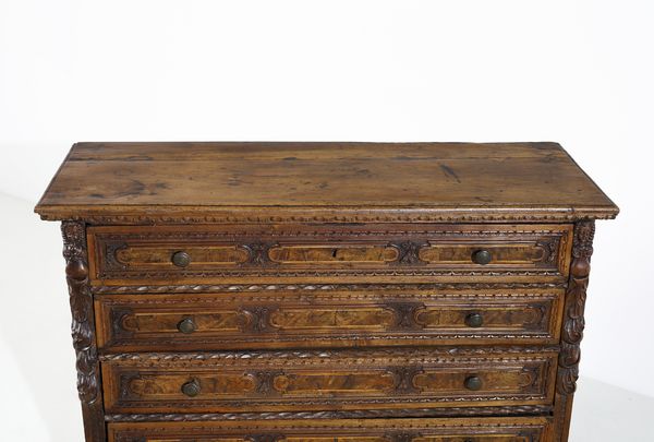 MANIFATTURA LOMBARDA DEL XVIII SECOLO : Canterano in legno di noce, fronte a quattro cassetti decorati da riserve mistilinee, lesene scolpite in foggia di cariatidi, fianchi dritti, piedi a mensola imitanti zampe ferine  - Asta Asta 469 | ARTE ANTICA E DEL XIX SECOLO Online - Associazione Nazionale - Case d'Asta italiane