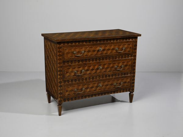 MANIFATTURA DEL XVIII-XIX SECOLO : Cassettone lastronato e intarsiato a marqueterie, tre cassetti sul fronte, gambe troncopiramidali  - Asta Asta 469 | ARTE ANTICA E DEL XIX SECOLO Online - Associazione Nazionale - Case d'Asta italiane