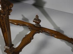 MANIFATTURA DEL XIX SECOLO : Coppia di consolle a mezzaluna con piano lastronato e gambe intagliate in foggia di colonne riunite da traverse  - Asta Asta 469 | ARTE ANTICA E DEL XIX SECOLO Online - Associazione Nazionale - Case d'Asta italiane