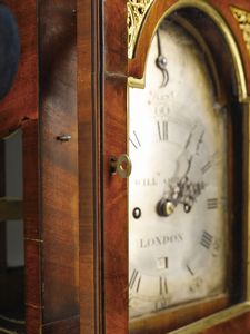 MANIFATTURA INGLESE DEL XVIII SECOLO : Orologio da tavolo con cassa in mogano e applicazioni in bronzo dorato, quadrante firmato 'William Owen London'  - Asta Asta 469 | ARTE ANTICA E DEL XIX SECOLO Online - Associazione Nazionale - Case d'Asta italiane