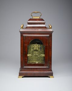 MANIFATTURA INGLESE DEL XVIII SECOLO : Orologio da tavolo con cassa in mogano e applicazioni in bronzo dorato, quadrante firmato 'William Owen London'  - Asta Asta 469 | ARTE ANTICA E DEL XIX SECOLO Online - Associazione Nazionale - Case d'Asta italiane