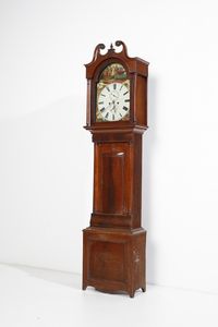 MANIFATTURA INGLESE DEL XIX SECOLO : Orologio a torre con cassa lastronata in mogano, quadrante in metallo dipinto con scena raffigurante la fuga di Maria Stuarda dal Castello di Lochleven  - Asta Asta 469 | ARTE ANTICA E DEL XIX SECOLO Online - Associazione Nazionale - Case d'Asta italiane