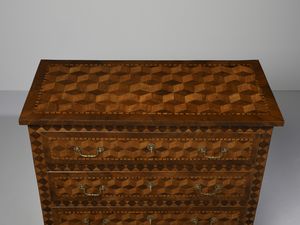 MANIFATTURA DEL XVIII-XIX SECOLO : Cassettone lastronato e intarsiato a marqueterie, tre cassetti sul fronte, gambe troncopiramidali  - Asta Asta 469 | ARTE ANTICA E DEL XIX SECOLO Online - Associazione Nazionale - Case d'Asta italiane