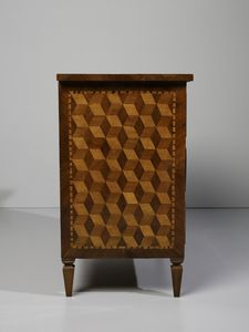 MANIFATTURA DEL XVIII-XIX SECOLO : Cassettone lastronato e intarsiato a marqueterie, tre cassetti sul fronte, gambe troncopiramidali  - Asta Asta 469 | ARTE ANTICA E DEL XIX SECOLO Online - Associazione Nazionale - Case d'Asta italiane