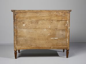 MANIFATTURA DEL XVIII-XIX SECOLO : Cassettone lastronato e intarsiato a marqueterie, tre cassetti sul fronte, gambe troncopiramidali  - Asta Asta 469 | ARTE ANTICA E DEL XIX SECOLO Online - Associazione Nazionale - Case d'Asta italiane