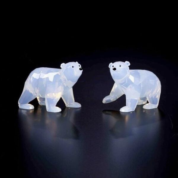 Coppia di orsi polari.<BR>Swarovski in opale bianco, cuccioli di Siku orso polare ghiacciato.  - Asta Ceramiche e vetri - Associazione Nazionale - Case d'Asta italiane