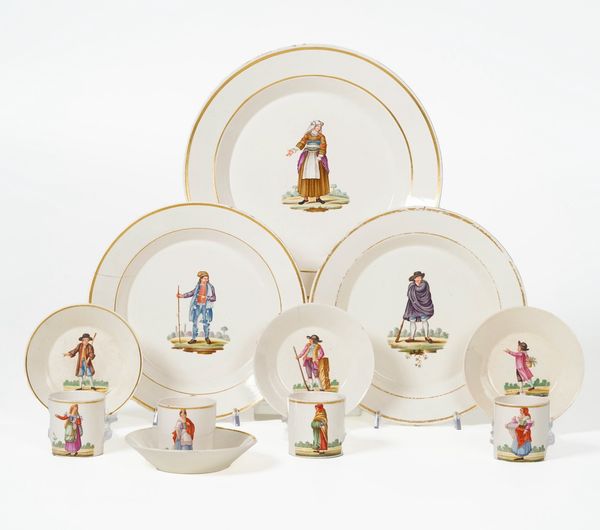 Tre piatti e quattro tazze con piattino.<BR>Napoli Manifattura Migliuolo-Giustiniani, terzo decennio del XIX secolo.  - Asta Ceramiche e vetri - Associazione Nazionale - Case d'Asta italiane