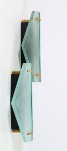 MAX INGRAND - Coppia di applique in ottone smaltato, ottone e cristallo sagomato satinato e molato, mod. 1943 per Fontana Arte