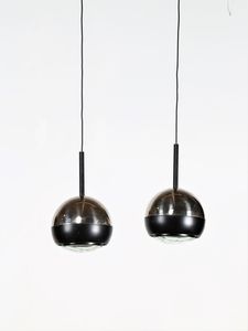 STILNOVO - Coppia di lampade a sospensione in metallo laccato, metallo cromato e vetro, anni 60