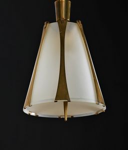 ARREDOLUCE - Lampada a sospensione in ottone e vetro satinato, anni 50