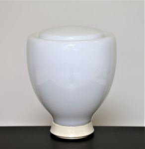 CLAUDIO SALOCCHI - Lampada da tavolo in metallo laccato e vetro opalino, mod. Elisse  per Lumeform anni 60