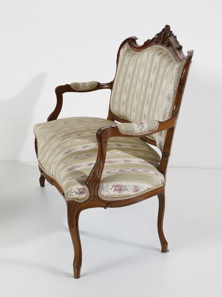 MANIFATTURA DEL XX SECOLO : Divanetto e due poltrone in legno intagliato in stile settecentesco, schienali sormontati da motivo a voluta, braccioli di forma mossa, gambe arcuate  - Asta Asta 472 | ARTE ANTICA E DEL XIX SECOLO Virtuale - Associazione Nazionale - Case d'Asta italiane