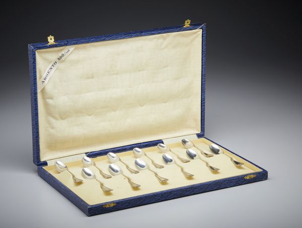 ARGENTIERE DEL XX SECOLO : Set di 12 cucchiaini da caff� in argento in custodia originale  - Asta Asta 472 | ARTE ANTICA E DEL XIX SECOLO Virtuale - Associazione Nazionale - Case d'Asta italiane