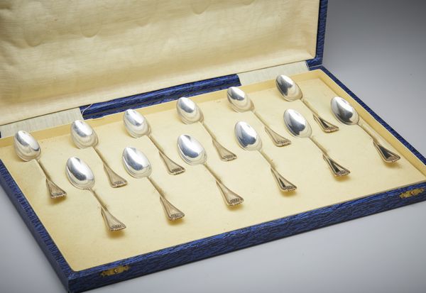 ARGENTIERE DEL XX SECOLO : Set di 12 cucchiaini da caff� in argento in custodia originale  - Asta Asta 472 | ARTE ANTICA E DEL XIX SECOLO Virtuale - Associazione Nazionale - Case d'Asta italiane