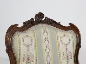 MANIFATTURA DEL XX SECOLO : Divanetto e due poltrone in legno intagliato in stile settecentesco, schienali sormontati da motivo a voluta, braccioli di forma mossa, gambe arcuate  - Asta Asta 472 | ARTE ANTICA E DEL XIX SECOLO Virtuale - Associazione Nazionale - Case d'Asta italiane