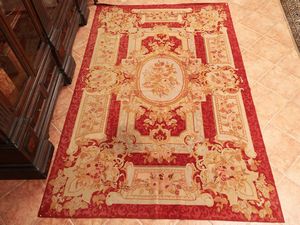 Tappeto a piccolo punto  - Asta Ispirazioni di arredo - Associazione Nazionale - Case d'Asta italiane