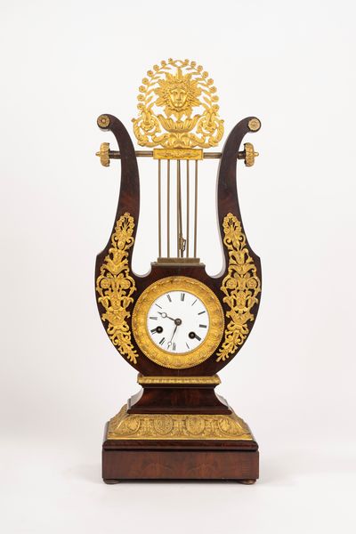 Orologio da tavolo a forma di lira in mogano e bronzo dorato, secolo XIX  - Asta Incanti d'Arte - Associazione Nazionale - Case d'Asta italiane