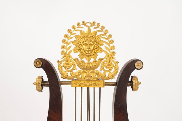 Orologio da tavolo a forma di lira in mogano e bronzo dorato, secolo XIX  - Asta Incanti d'Arte - Associazione Nazionale - Case d'Asta italiane