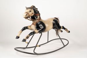 Cavallino a dondolo, secolo XX  - Asta Incanti d'Arte - Associazione Nazionale - Case d'Asta italiane