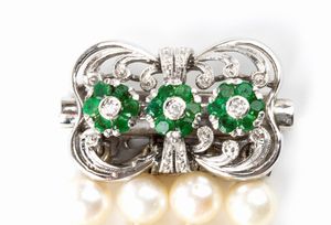 Bracciale di perle in oro con smeraldi e diamanti  - Asta Gioielli e Orologi - Associazione Nazionale - Case d'Asta italiane